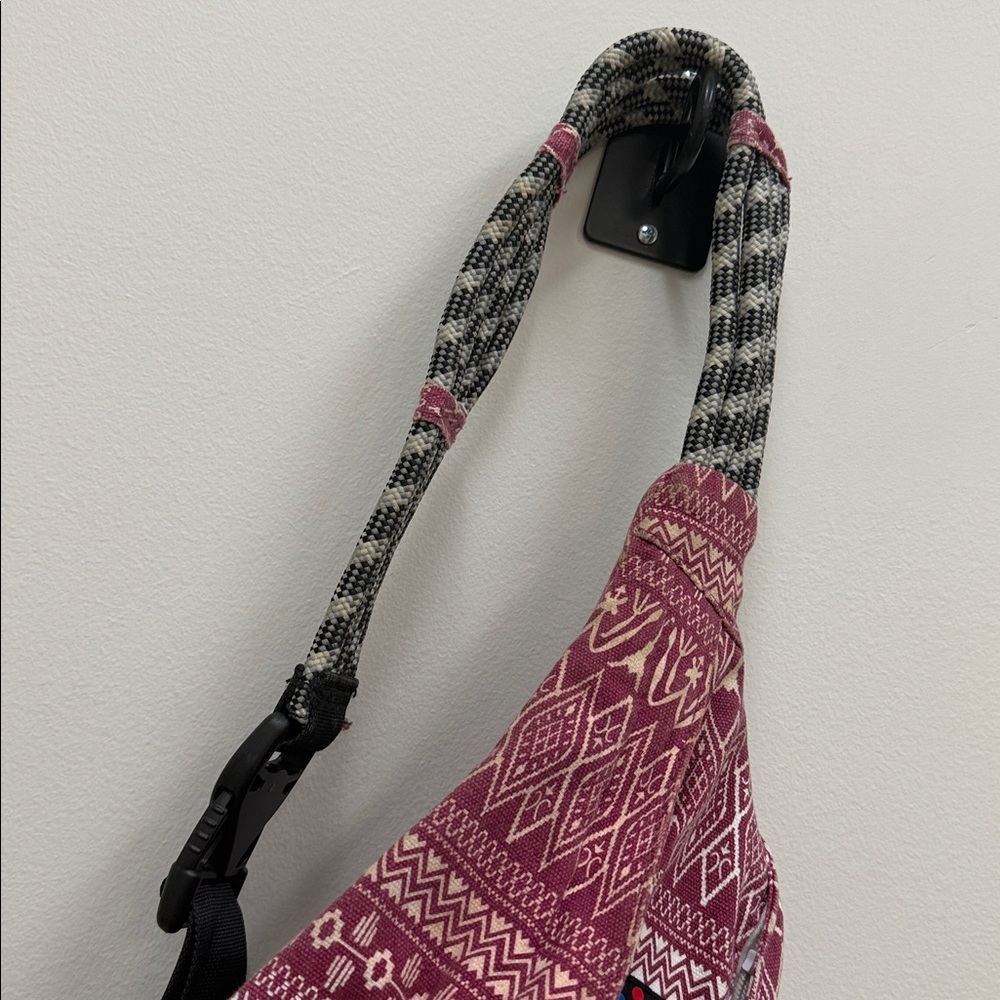 Kavu Slingpack Sling Bag Burgundy White Aztec Ropalooza Rope Bag! - Picture 5 of 10